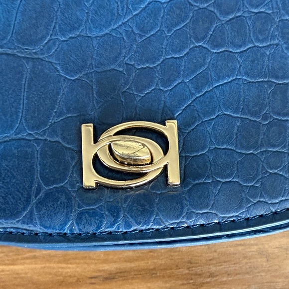 BEBE Michelle Mini Saddle Bag Crossbody Chain Strap Shoulder Purse Blue * NEW * - Picture 3 of 8